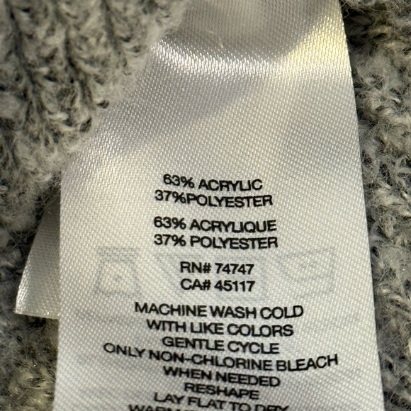 Natural Reflections Gray Rib Knit Cozy V-Neck Sweater – Size L - Picture 6 of 8